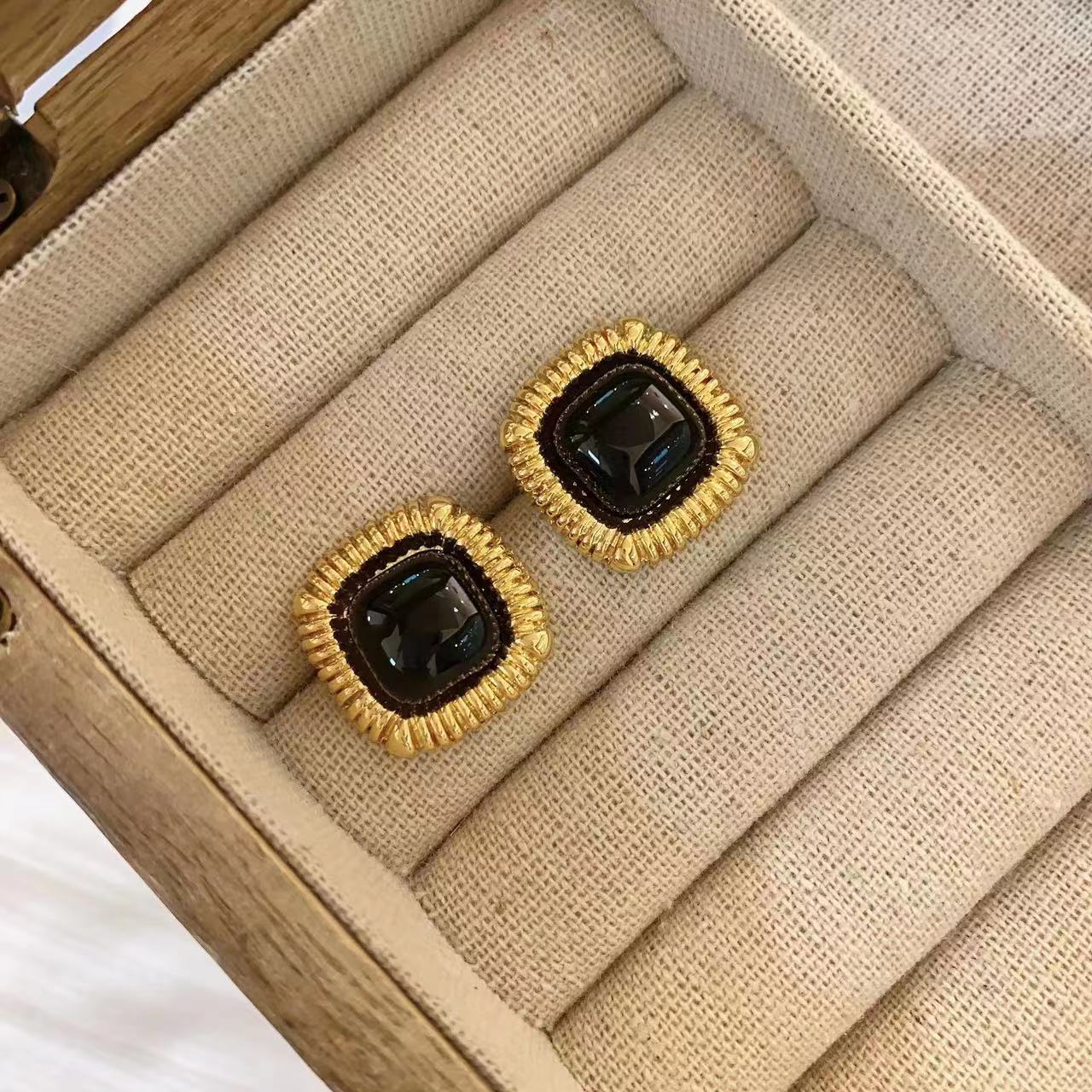 Vintage Black Square High-End Earrings