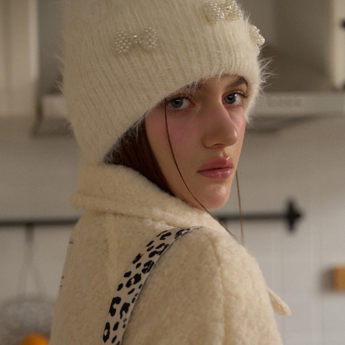 Pearl Bowknot Solid Color Knitted Hat for Women, Autumn and Winter, Girly Atmosphere Long Wool Knitted Hat