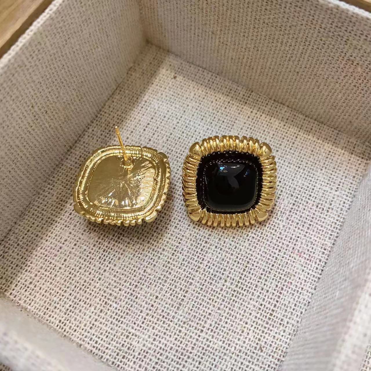 Vintage Black Square High-End Earrings