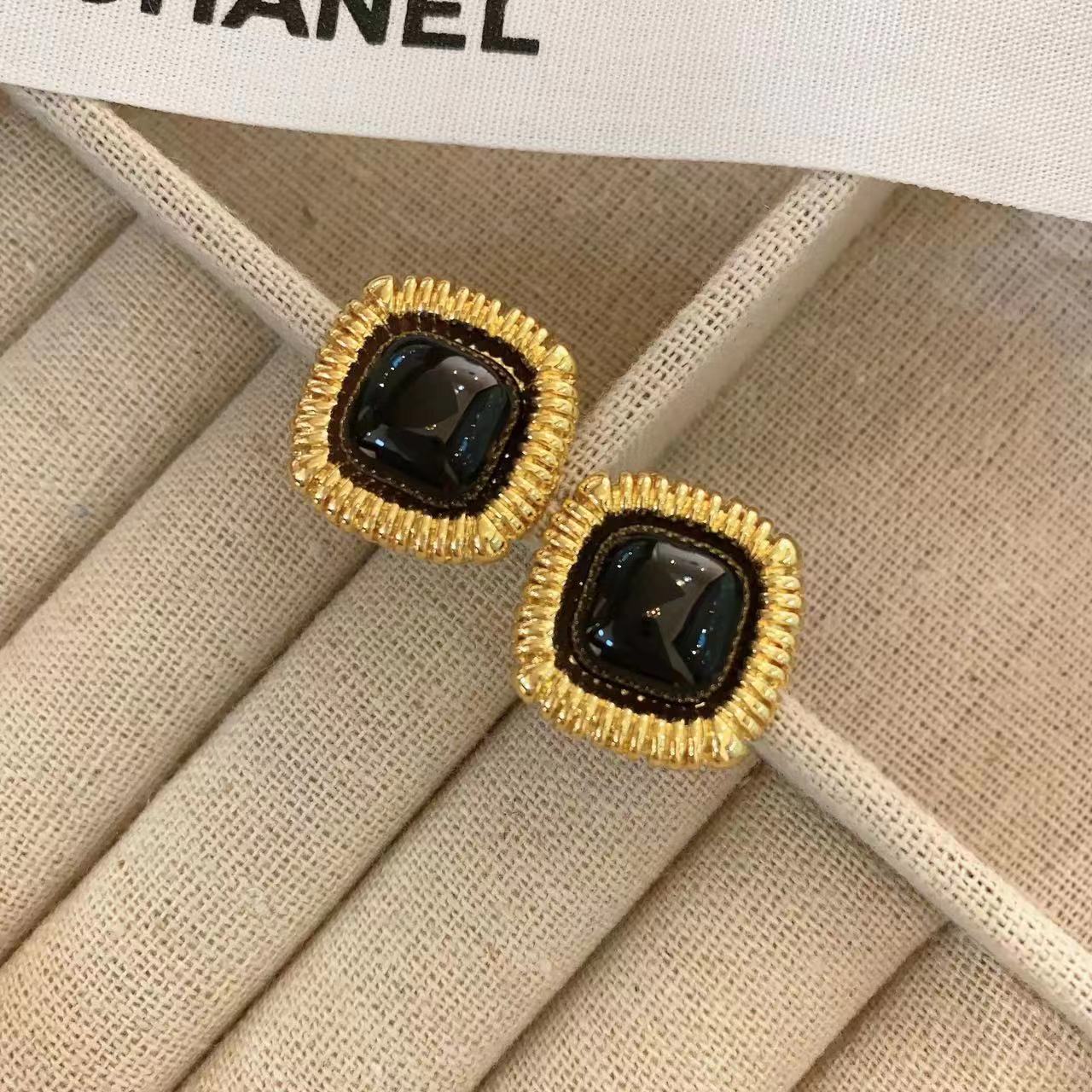 Vintage Black Square High-End Earrings