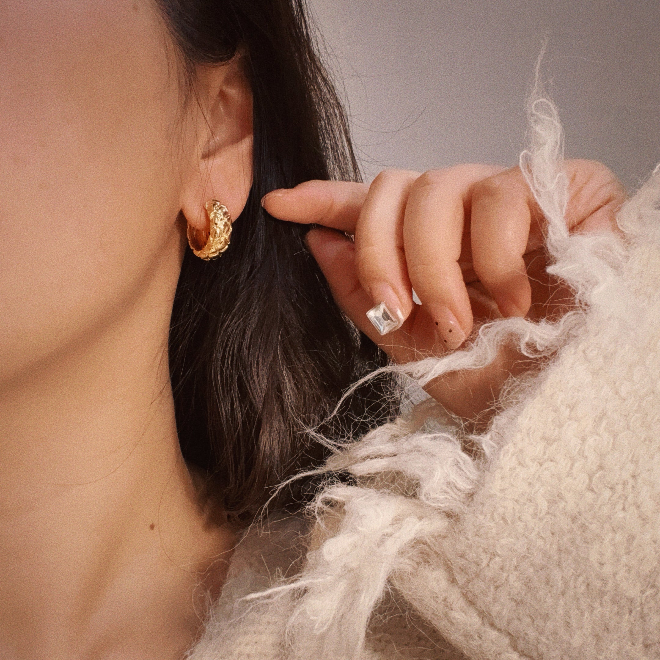 Narrow Brass Gold-Plated Diamond Pattern Earrings